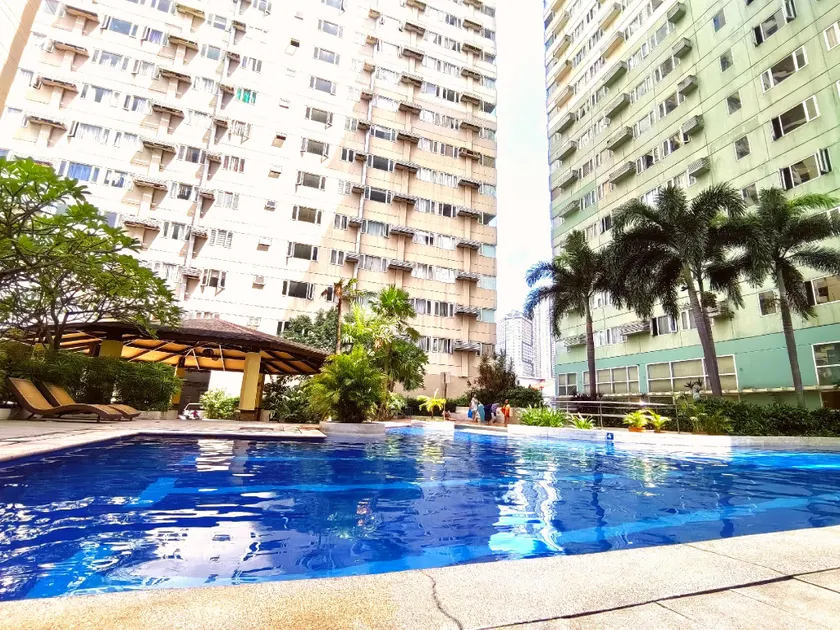 1BR Condotel Ridgewood Towers Near BGC Airport #RW17 - Image 1