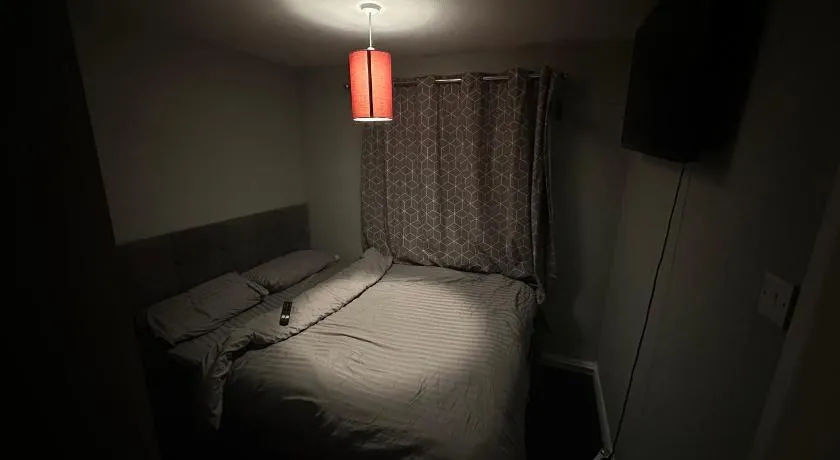 1 bedroom in 3bed house - Image 1