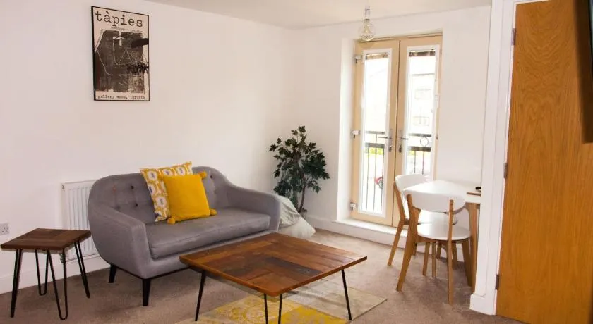 Impressive Urban Townhouse - Leeds City Centre - Image 1