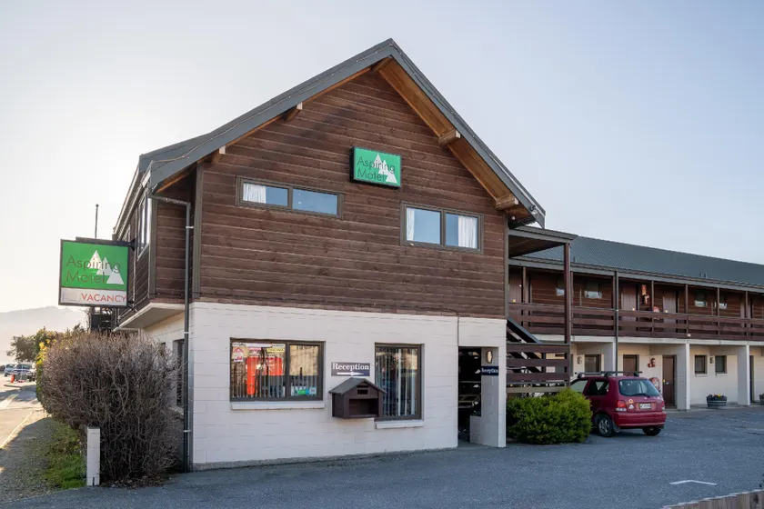 Aspiring Lodge Motel - Image 1