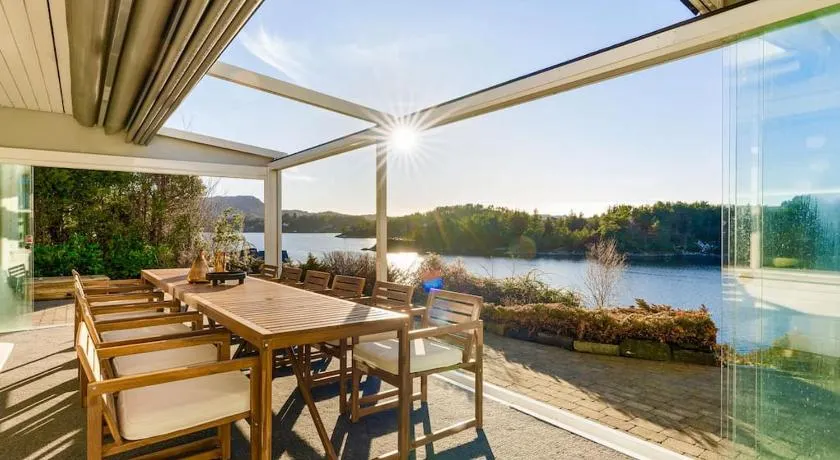 Waterfront Villa w/Boat&kayaks. 15min from Bergen - Image 1