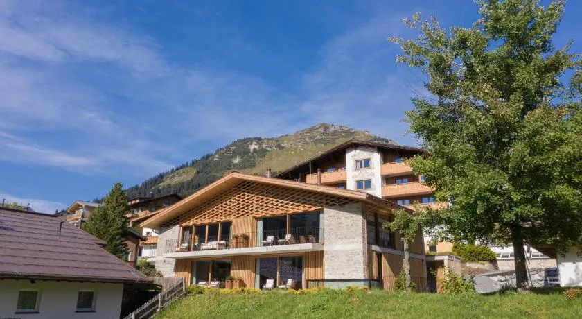 Arla Luxury Home - Image 1