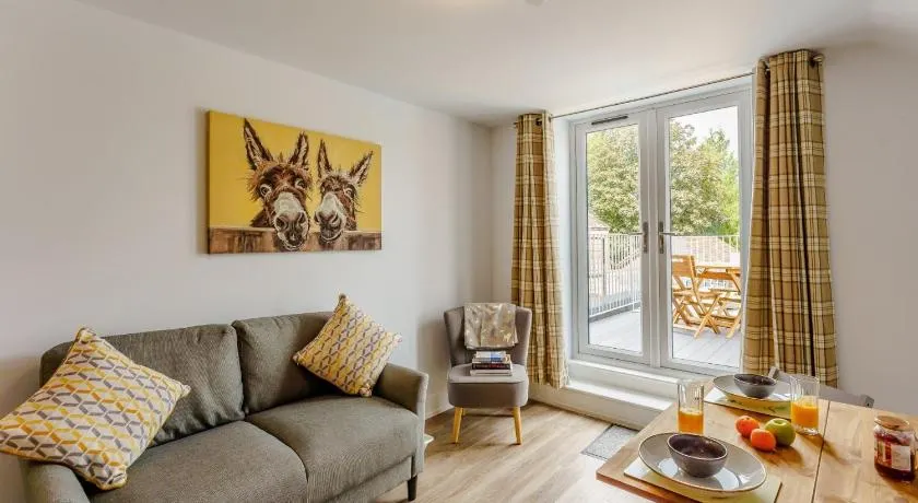 2 Bed in Brockenhurst 78729 - Image 1