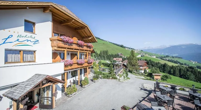 Almhotel Lenz - Image 1