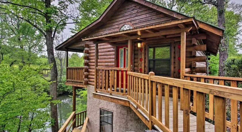 River Rush Cozy Riverfront Cabin à Pigeon Forge - Image 1