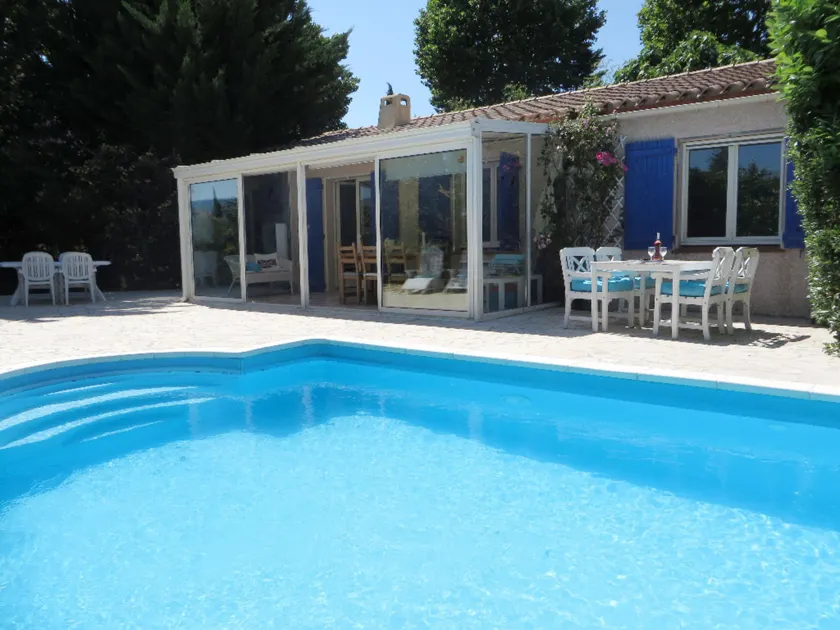Detached villa with private swimming pool, enclosed garden and plenty of privacy - Image 1