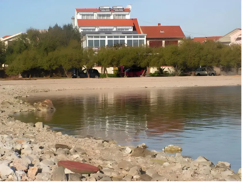 Pansion Karoca - Image 1
