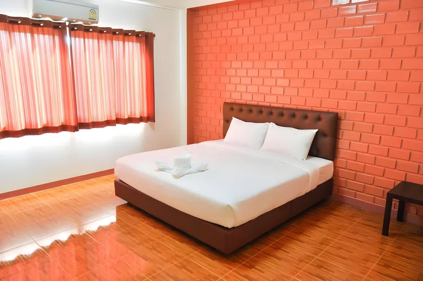 Bussarakam Place Hotel - Image 1