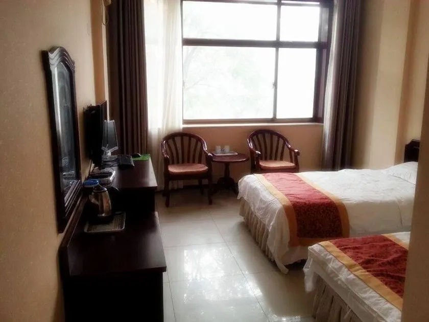 Huixian Hotel - Image 1