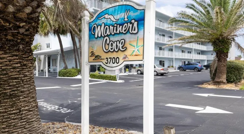 Mariners Cove 414 - Ocean View Studio Steps From The Beach! - Image 1
