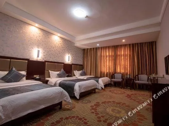Chonpines Hotel·Fenghuang Ancient Town - Image 1