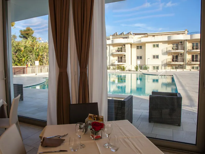 4 SPA Hotel - Image 1