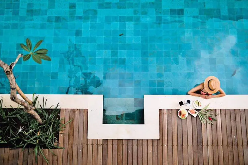 Suite Room with Pool View @ Renon Denpasar - Image 1