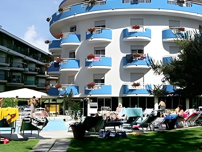Hotel Playa Blanca - Image 1