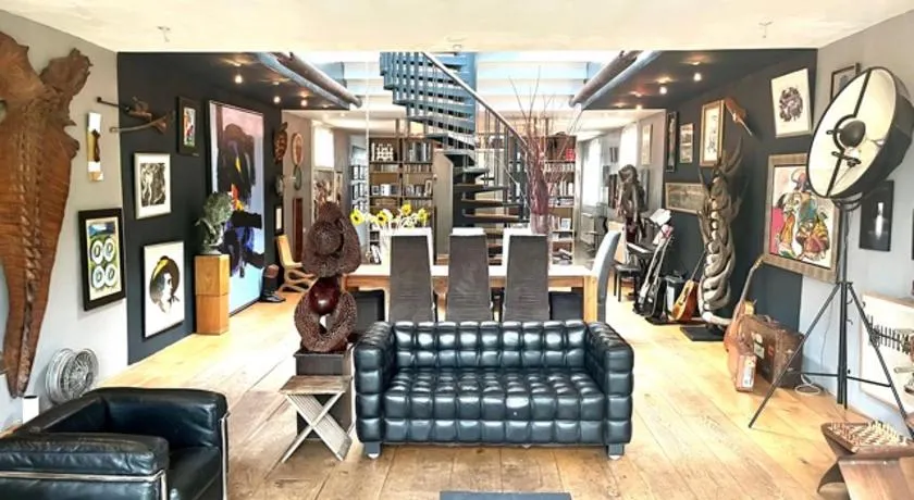 Elegant penthouse LOFT of 250 m2 in city centre with huge roofgarden 80 m2 - Image 1