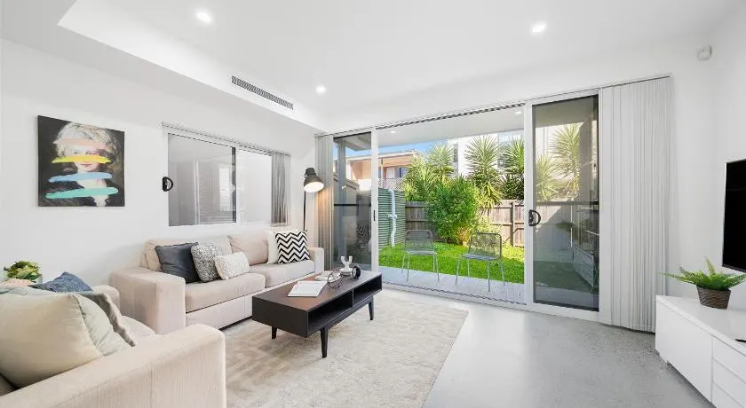 3BR Petersham 3 Baths Ducted Aircon - Image 1