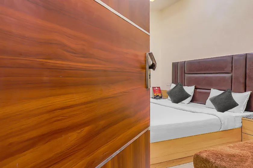 OYO Townhouse 478 Hotel Royal Aanandam - Image 1