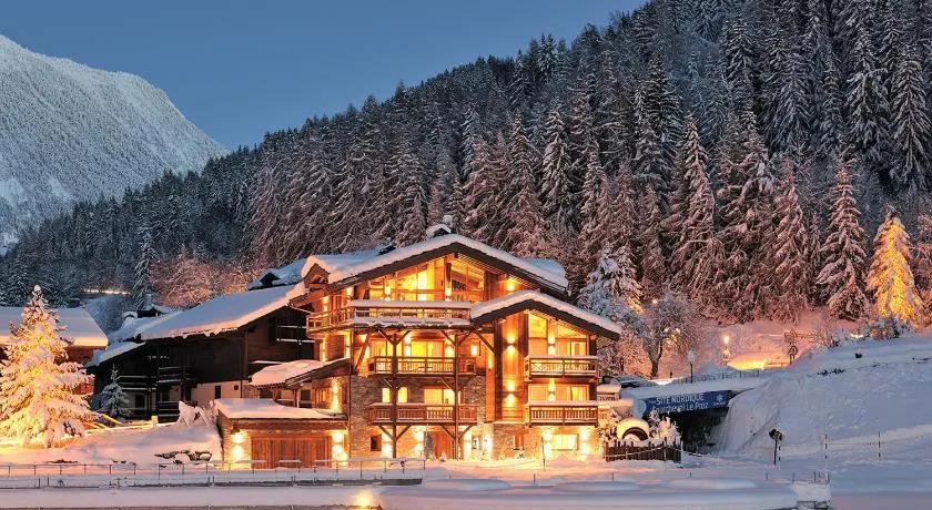 Chalet Le Moulin, Courchevel Le Praz, 6 chambres, Ski in, Ski out - Image 1