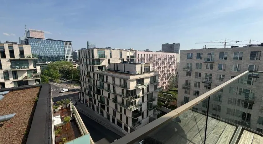 Splendid Penthouse in City Center with Water View - Image 1