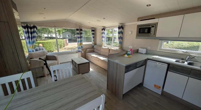 Family Friendly Caravan in Burnham on Sea - Image 1