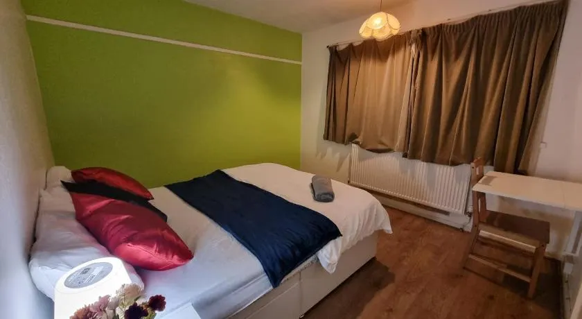 Close to Brunel university West drayton Heathrow airport Stockley park - ub7 - Image 1