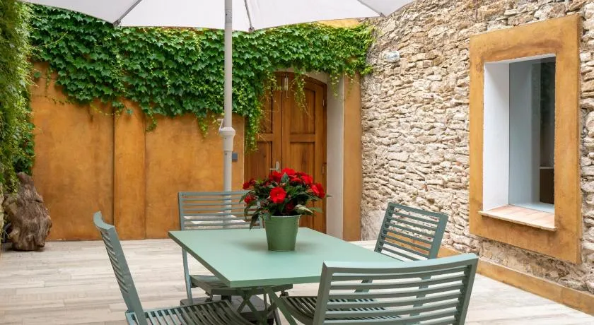 Alta House Apartments 3 Calas - Image 1
