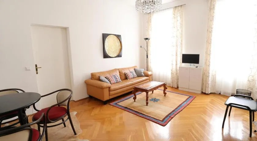Apartment Villa Penzing - Image 1