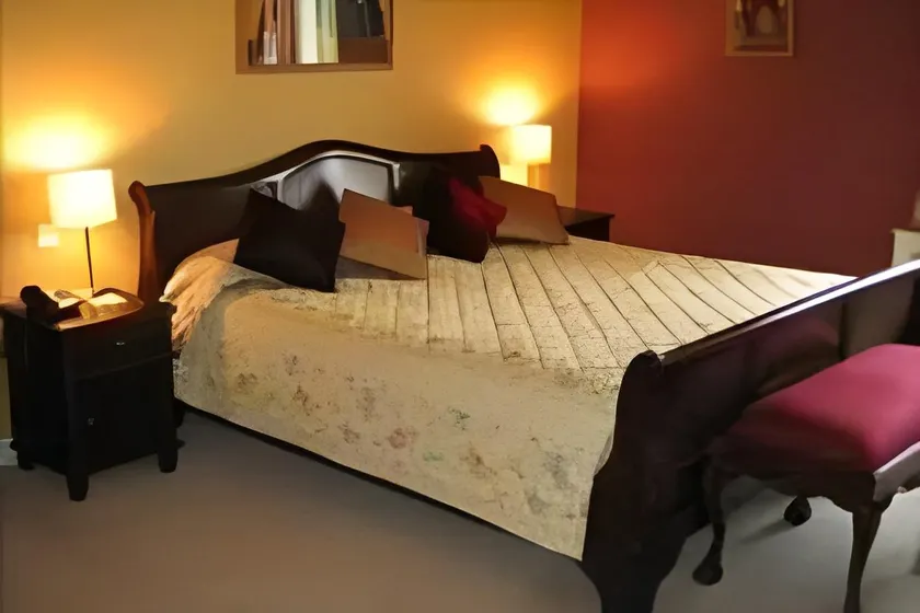 Aille River Hostel Lodge - Image 1