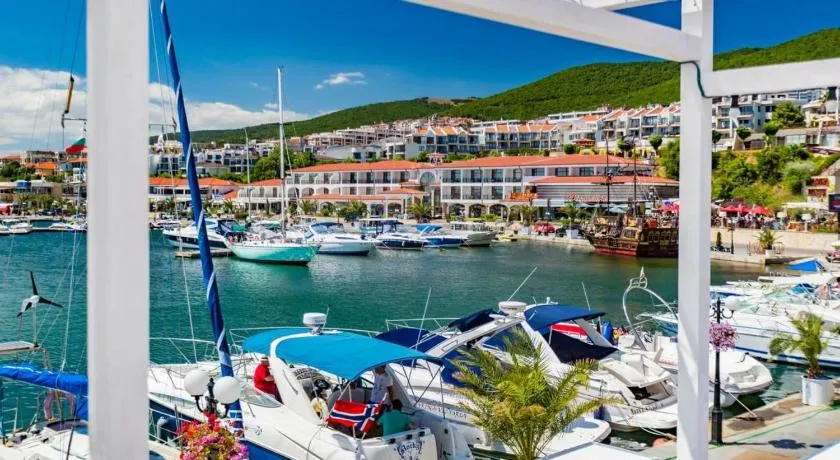 Panorama Bay 2 - Apartments by the beach - Image 1