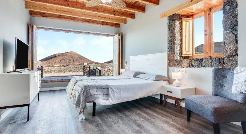 Superbe villa \"Tranquila\" avec vue sur la mer, vue sur la montagne, piscine, jardin et terrasse. - Image 1