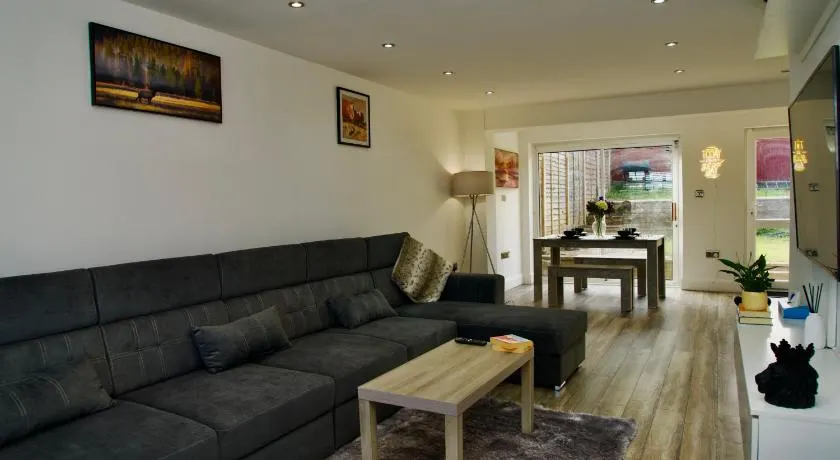 Spacious House Near Rochester Sleeps 10 - Image 1
