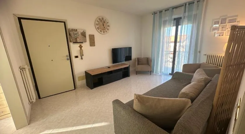 Beach House Holiday Apartments - Image 1
