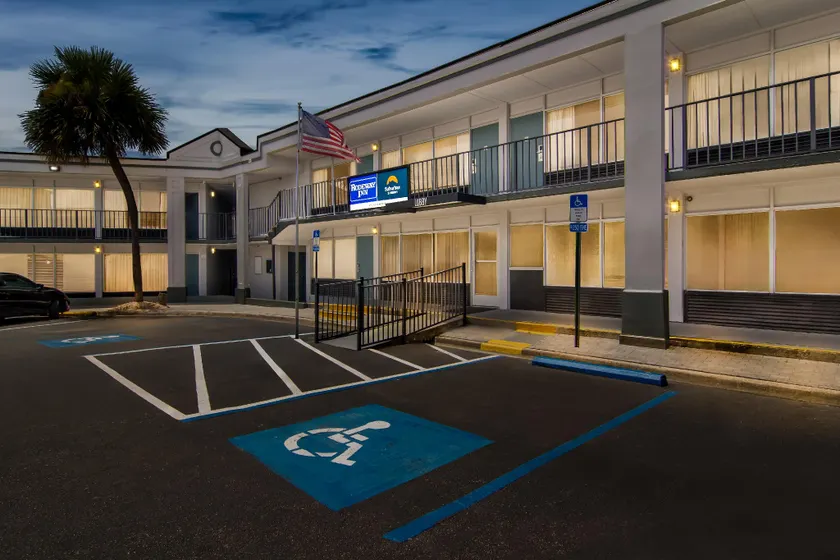 Suburban Studios Orange Park - Jacksonville near Naval Air Station - Image 1