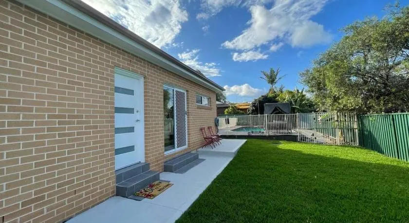 Cosy Sunlit Home Away from Home - Image 1
