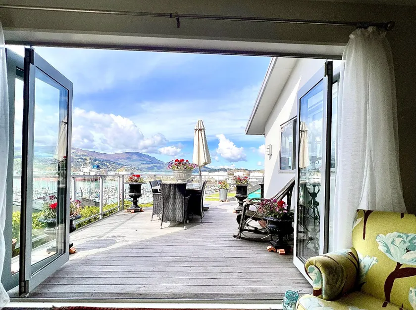 Lyttelton Harbour View Boatique House - Image 1