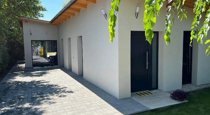 Tallian Lodge - Image 1