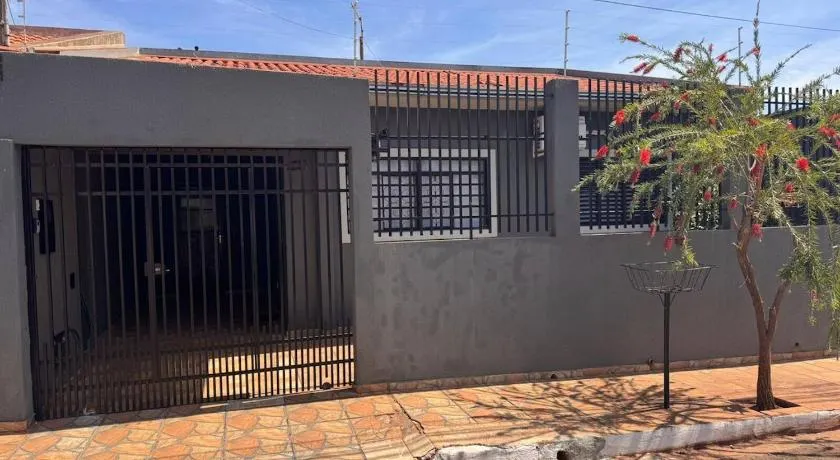 Casa espaçosa com ar em todos os quartos - Image 1
