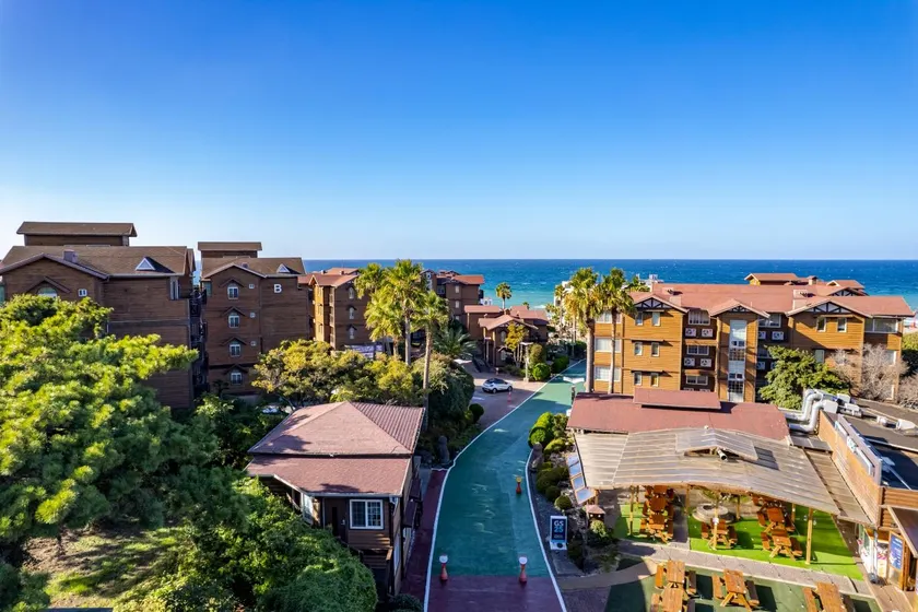 Dyne Resort - Image 1