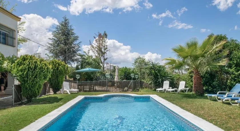 Maison adaptée aux familles avec terrasse, piscine et barbecue | Vue montagne | Avec animaux acceptés - Image 1