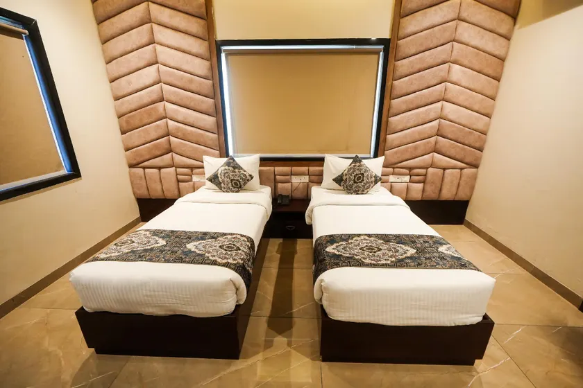 HOTEL DHAROHAR - Image 1