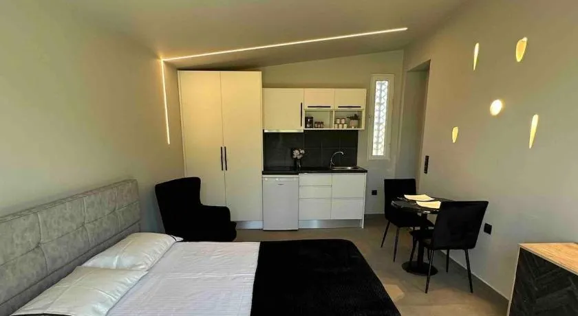 Charming Retreat - Image 1