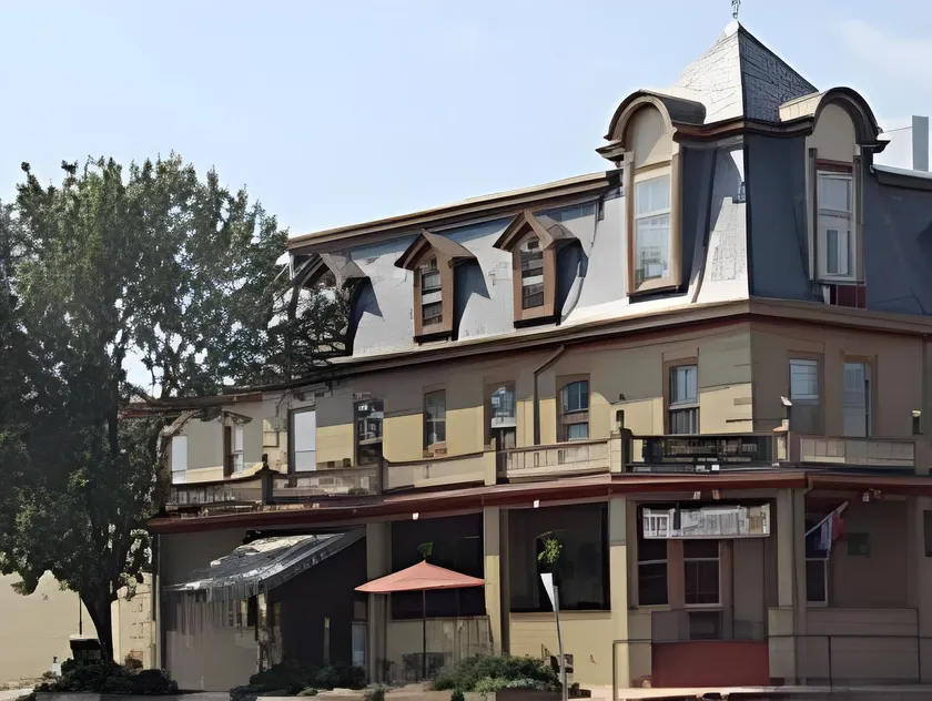 Altland House Inn & Suites - Image 1