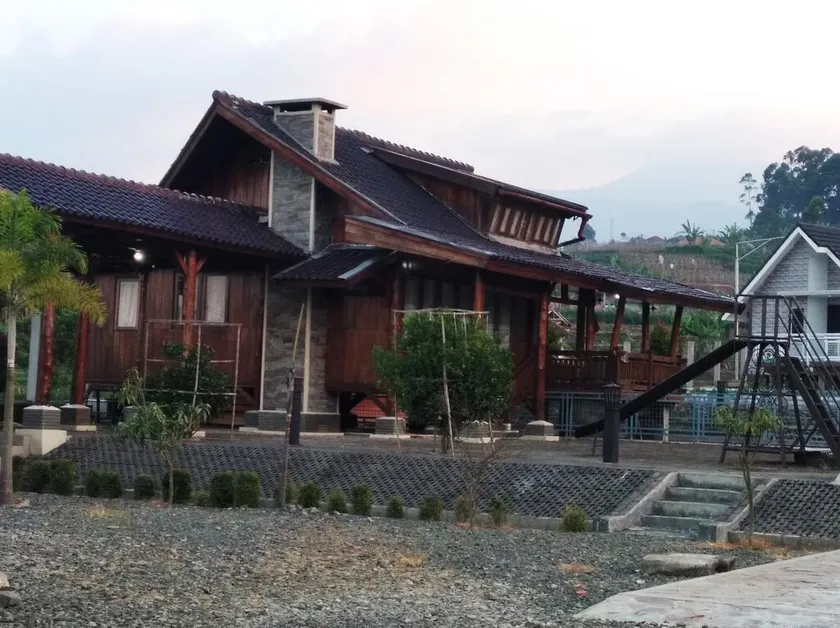Alkasturi Hotel & Cottage Ciwidey Syariah - Image 1