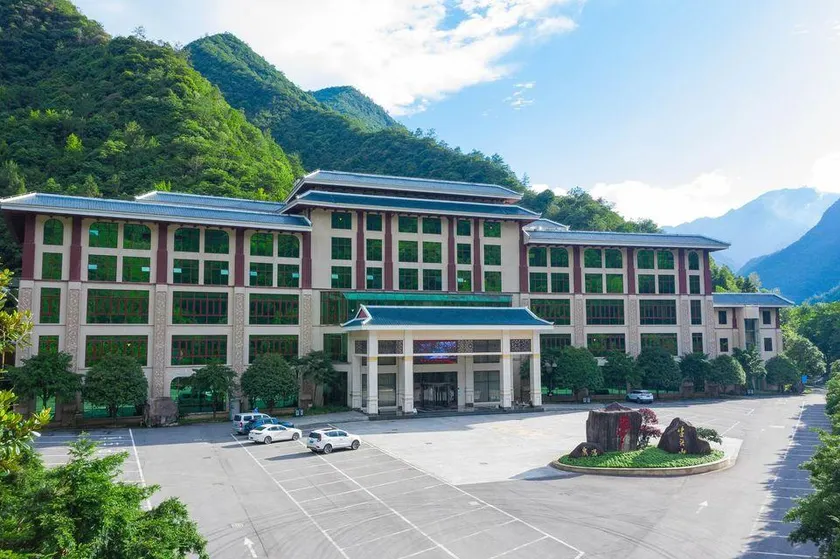 Dream Hot Spring Hotel - Image 1