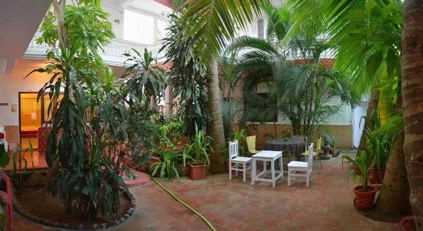 Daphne Hotel - Image 1