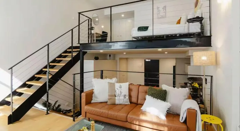 Gorgeous Loft in Heritage Bldg - Image 1
