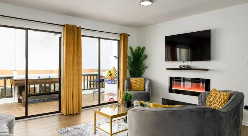 Grey Sapphire Hideaway - 2BR 2BA w Arcade & Pool - Image 1