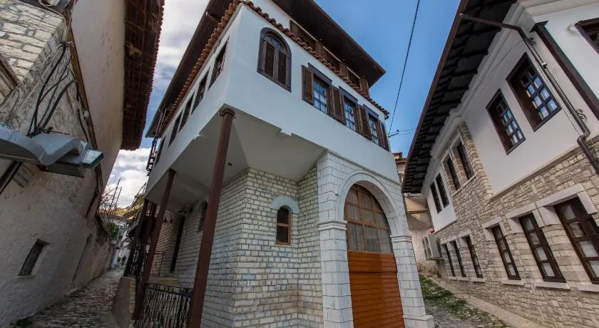 Heraklis Hotel - Image 1