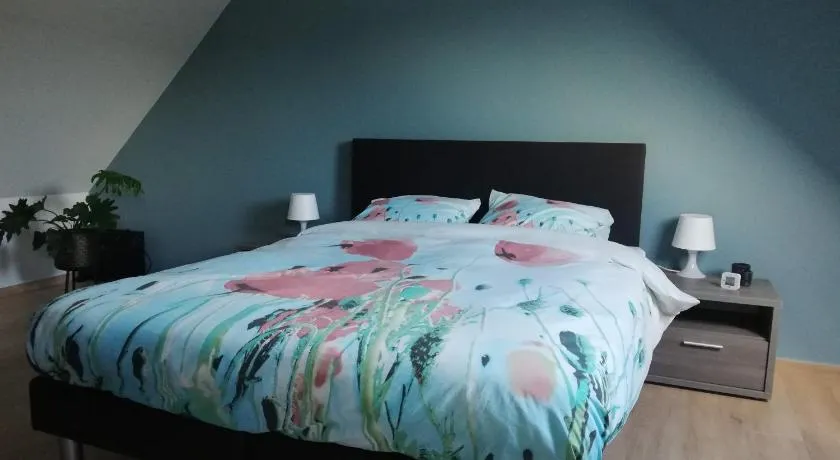 B&B Lora - Image 1