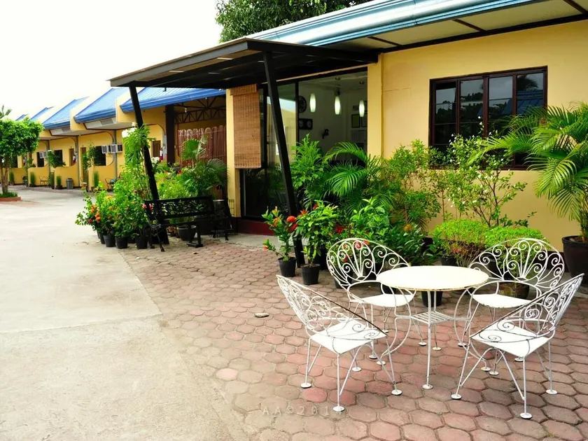 Antonio's Apartelle and Suites - Image 1
